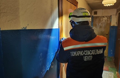 Спасатели обеспечили медикам доступ в квартиру